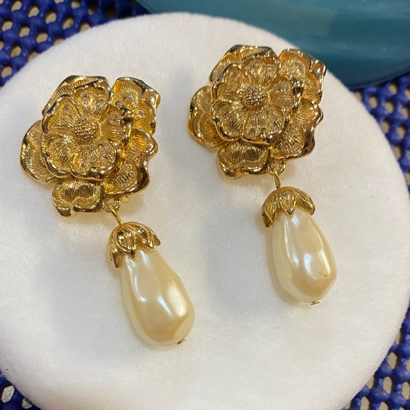 Avon Jewelry - 1994 Avon Baroque Pearl Drop Clip Earrings
